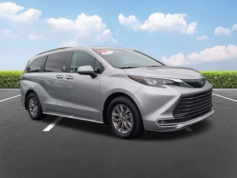 Certified 2024 Toyota Sienna XLE w/ XLE Plus Package FWD image 2