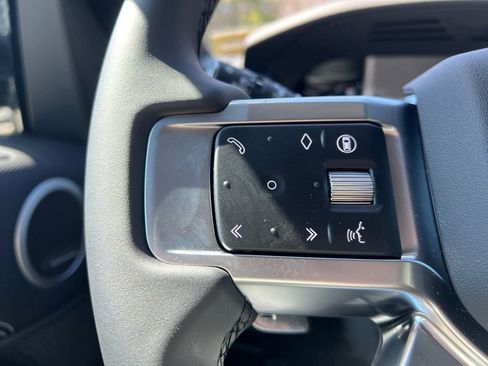 New 2025 Land Rover Discovery Dynamic SE image 15