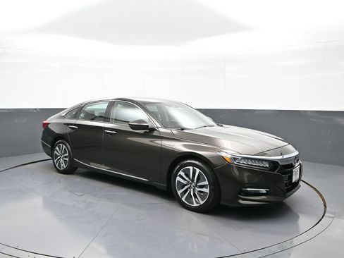 Used 2018 Honda Accord Touring image 4