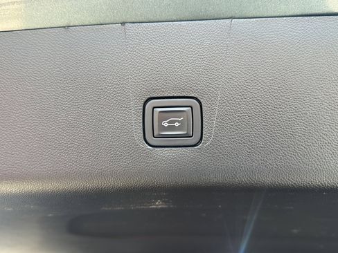 Used 2023 Chevrolet Traverse LT AWD/4WD image 25