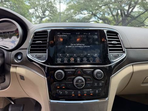 Used 2019 Jeep Grand Cherokee Overland RWD image 14