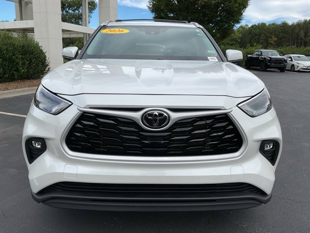 Used 2026 Toyota Highlander XLE AWD/4WD image 4