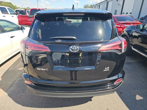 Used 2018 Toyota RAV4 LE w/ All Weather Liner Package AWD/4WD image 8