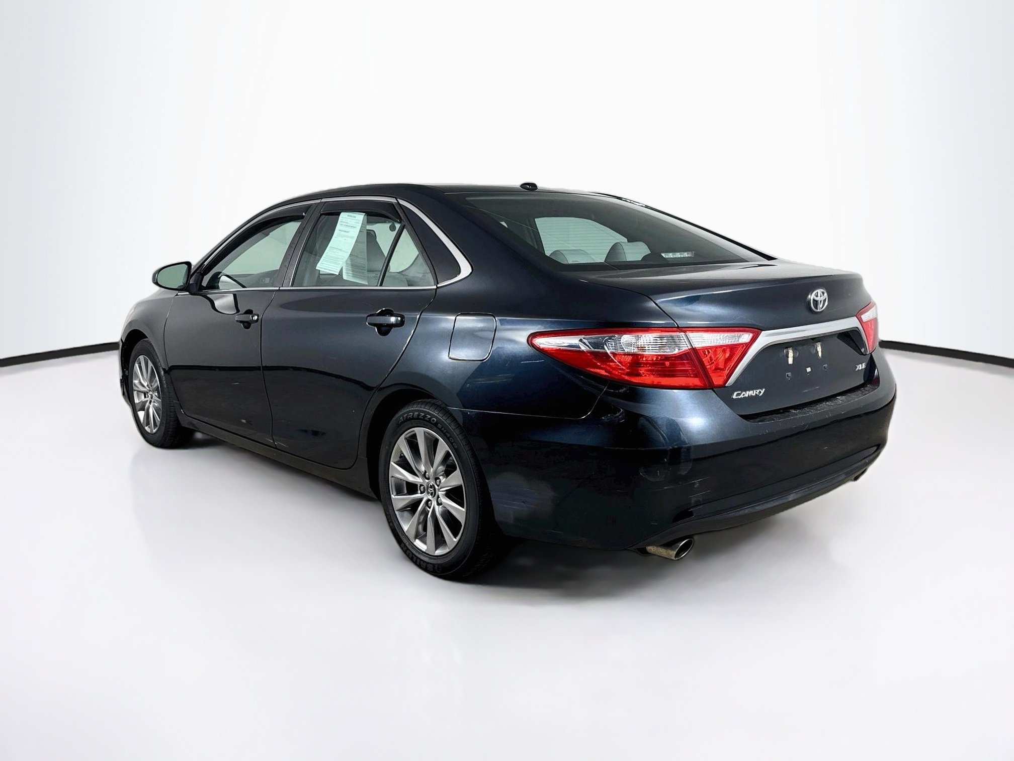 Used 2015 Toyota Camry XLE FWD image 31