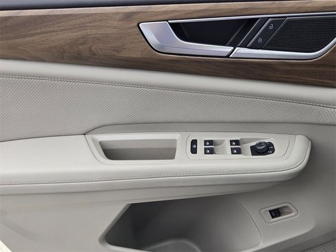 Certified 2025 Volkswagen Atlas SE image 27