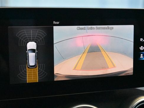 Used 2021 Mercedes-Benz GLC 300 4MATIC image 14