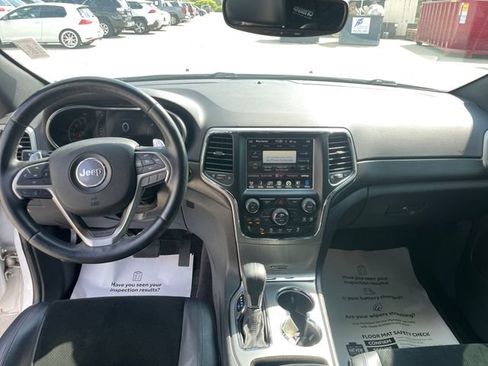Used 2017 Jeep Grand Cherokee Altitude AWD/4WD image 22
