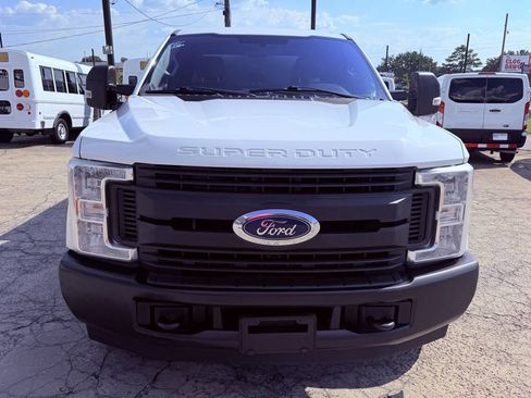 Used 2019 Ford F250 XL w/ Power Equipment Group RWD image 2