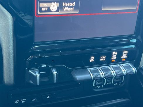 Used 2019 RAM 1500 Laramie AWD/4WD image 21