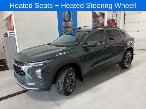 Used 2025 Chevrolet Trax LT w/ LT Convenience Package FWD image 5