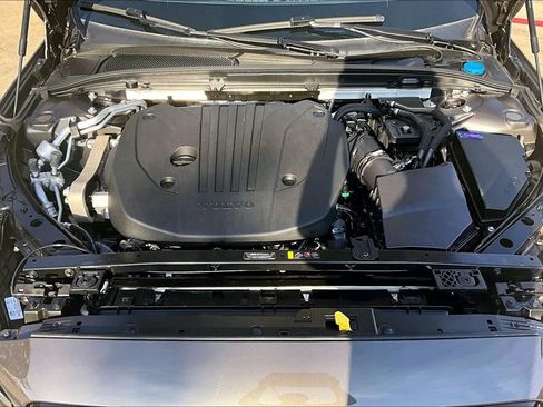Used 2025 Volvo S60 B5 Core FWD image 13
