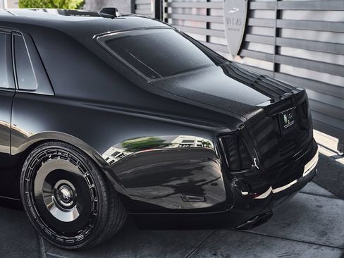 Used 2024 Rolls-Royce Phantom Sedan w/ The Phantom Package RWD image 9