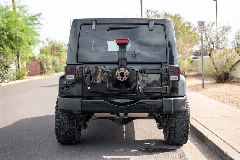 Used 2017 Jeep Wrangler Unlimited Sahara w/ Connectivity Group AWD/4WD image 4