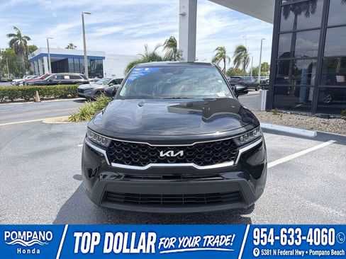Used 2023 Kia Sorento LX FWD image 3