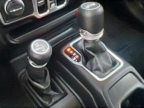 Used 2021 Jeep Wrangler Unlimited Sport image 29