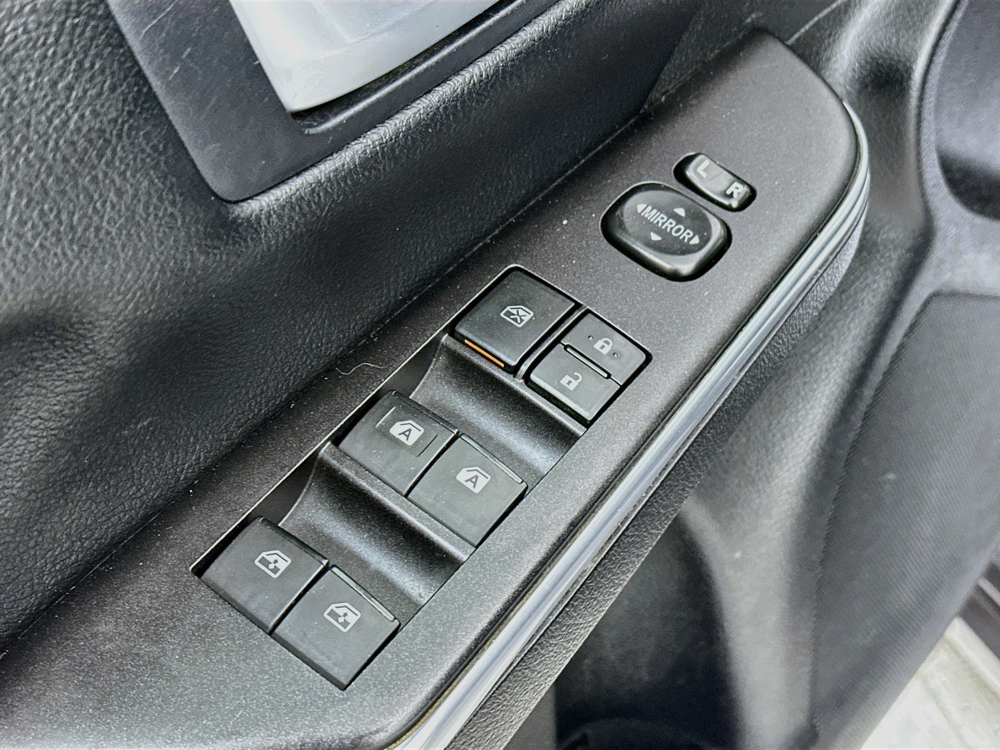 Used 2017 Toyota Camry SE FWD image 17