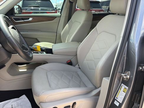 Used 2024 Volkswagen Atlas SE FWD image 10
