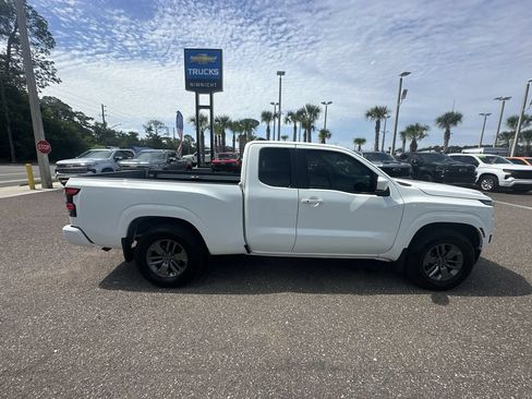 Used 2025 Nissan Frontier SV w/ SV Convenience Package RWD image 17