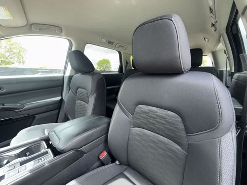 Used 2025 Nissan Pathfinder SV FWD image 14