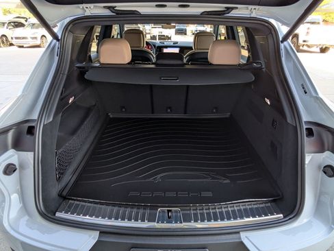Certified 2026 Porsche Cayenne AWD/4WD image 22
