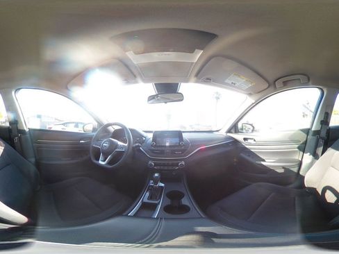 Used 2025 Nissan Altima 2.5 SV FWD image 43