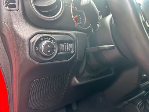 Used 2020 Jeep Gladiator Overland image 21