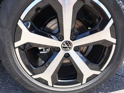 New 2026 Volkswagen Tiguan SE FWD image 24