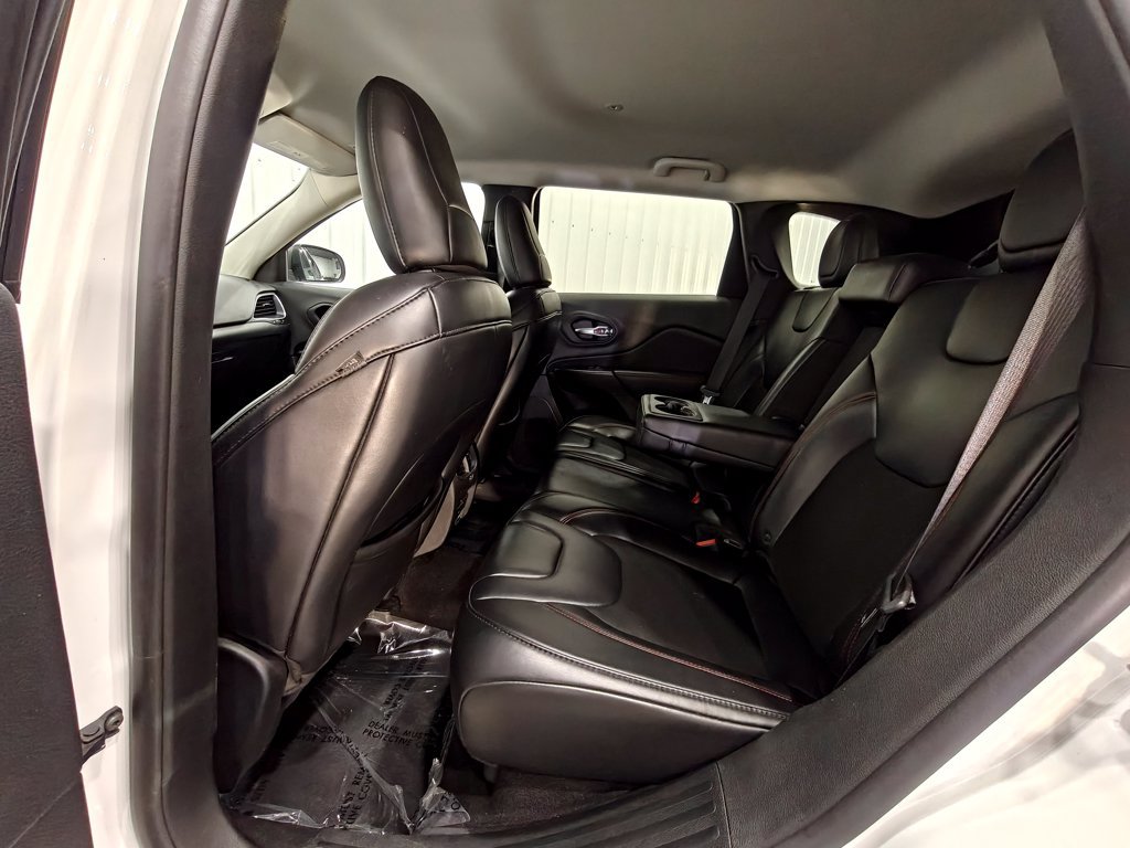 Used 2019 Jeep Cherokee Trailhawk AWD/4WD image 25