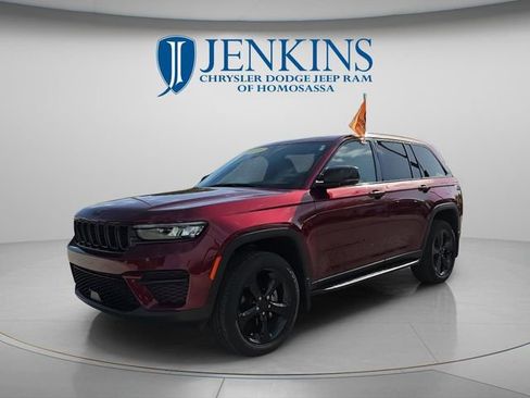 Used 2024 Jeep Grand Cherokee Altitude image 10