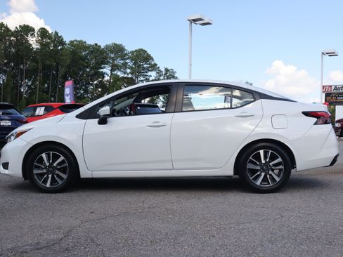 Used 2024 Nissan Versa SV FWD image 2