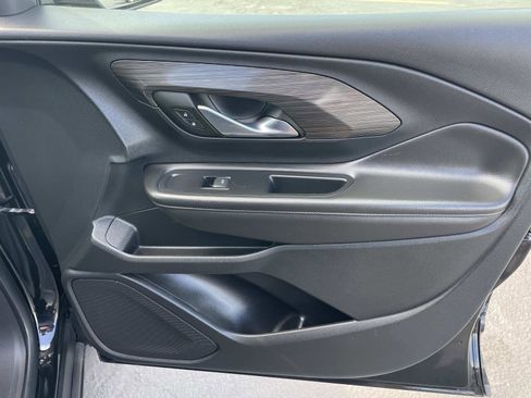 Used 2023 GMC Terrain SLE w/ Driver Convenience Package image 26