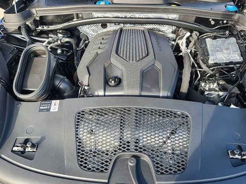 New 2026 Porsche Macan image 23