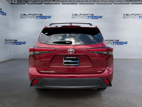 Used 2023 Toyota Highlander XLE FWD image 6