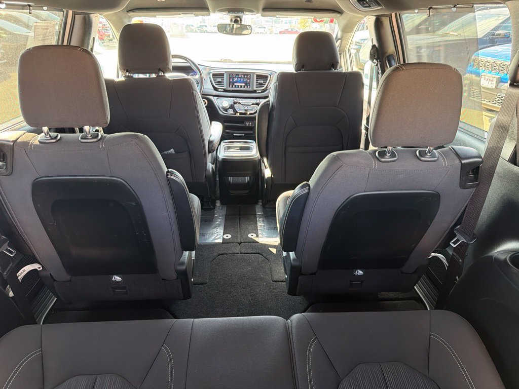 Used 2019 Chrysler Pacifica Touring Plus w/ S Appearance Package FWD image 12