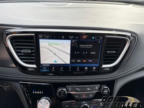 New 2026 Chrysler Pacifica Select image 16