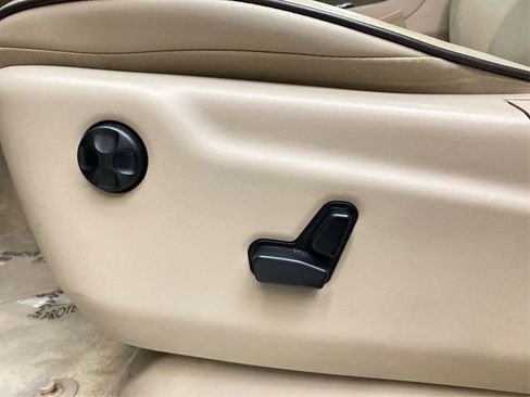 Used 2017 Jeep Grand Cherokee Overland image 24