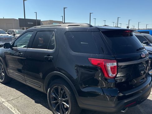 Used 2019 Ford Explorer XLT w/ Equipment Group 202A image 4
