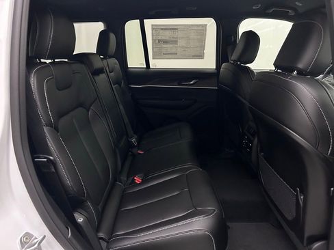 New 2025 Jeep Grand Cherokee Limited image 15