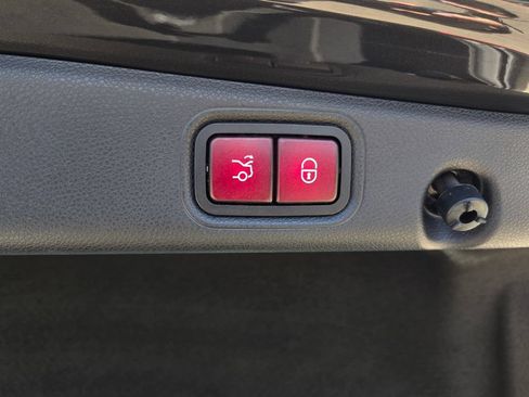 Used 2021 Mercedes-Benz E 350 Sedan image 37