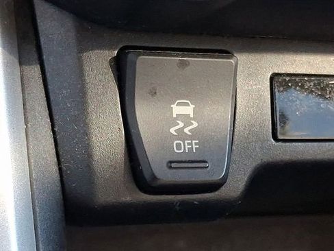 Used 2022 Toyota RAV4 XLE AWD/4WD image 24
