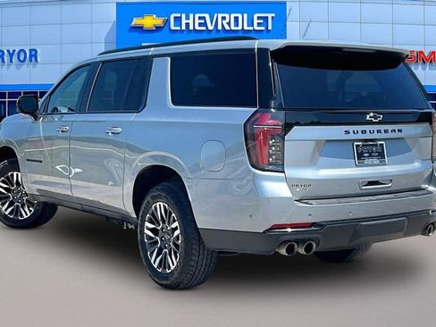 Used 2025 Chevrolet Suburban Z71 AWD/4WD image 4