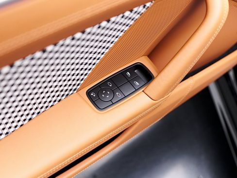 Used 2024 Porsche 911 Carrera S image 40