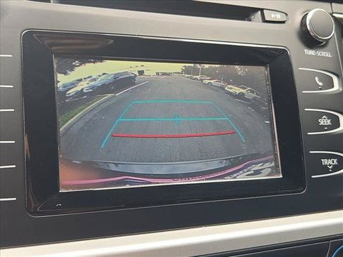 Used 2019 Toyota Highlander LE FWD image 13