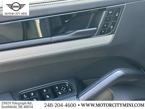 Used 2024 Porsche Cayenne AWD/4WD image 20