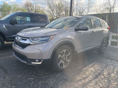 Used 2018 Honda CR-V Touring image 2
