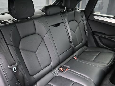 Certified 2026 Porsche Macan AWD/4WD image 28