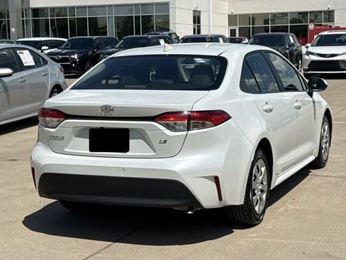 Used 2025 Toyota Corolla LE FWD image 4