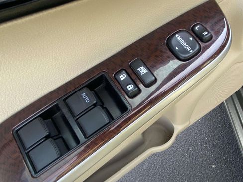 Used 2012 Toyota Camry XLE w/ Convenience Pkg FWD image 17
