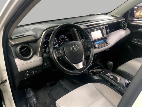 Used 2018 Toyota RAV4 XLE AWD/4WD image 18