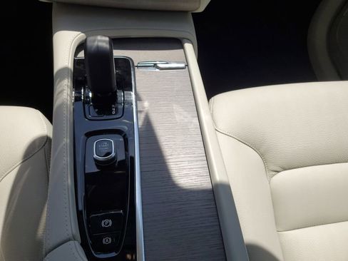 New 2025 Volvo XC90 B5 Plus w/ Protection Package Premier image 11